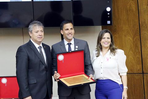 Condecoración al Ministro Secretario de Deportes, Diego Galeano Harrison 03 850.jpg