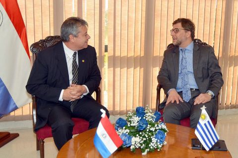 Embajador de Uruguay extendió deseos de éxitos al Presidente de Diputados