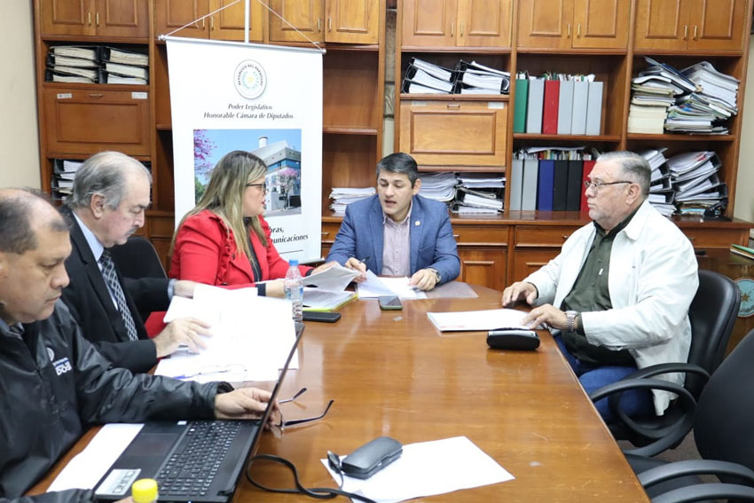 Presidente de Diputados ratifica compromiso con la educación durante jornada gubernamental en Cordillera