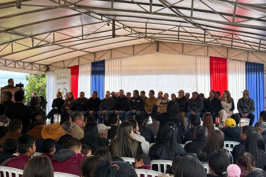 Presidente de Diputados ratifica compromiso con la educación durante jornada gubernamental en Cordillera