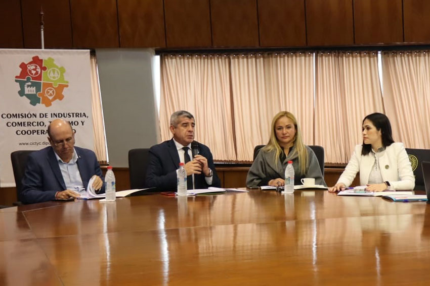 Presidente de Diputados ratifica compromiso con la educación durante jornada gubernamental en Cordillera