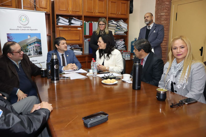 Presidente de Diputados ratifica compromiso con la educación durante jornada gubernamental en Cordillera