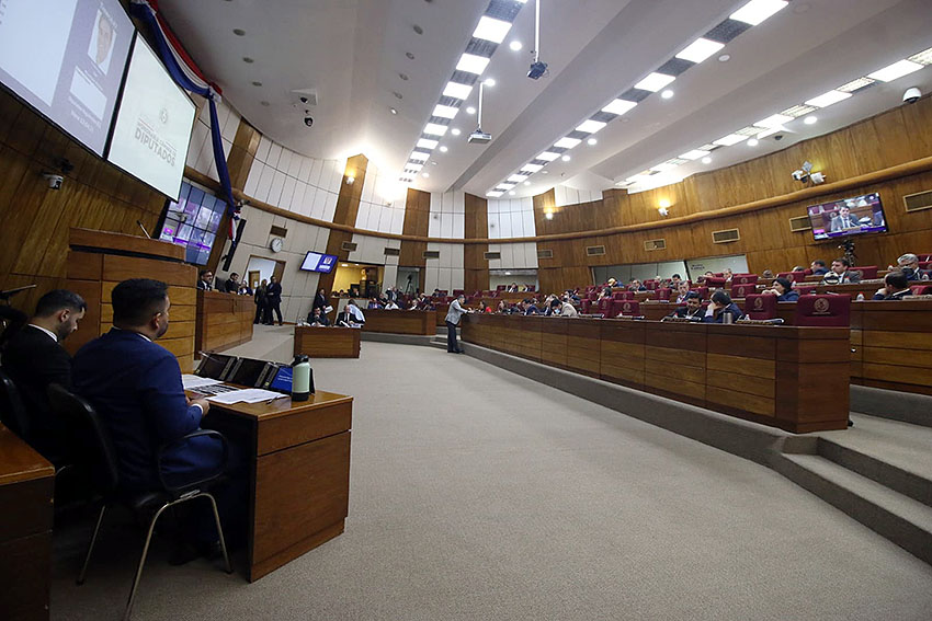 Presidente de Diputados ratifica compromiso con la educación durante jornada gubernamental en Cordillera