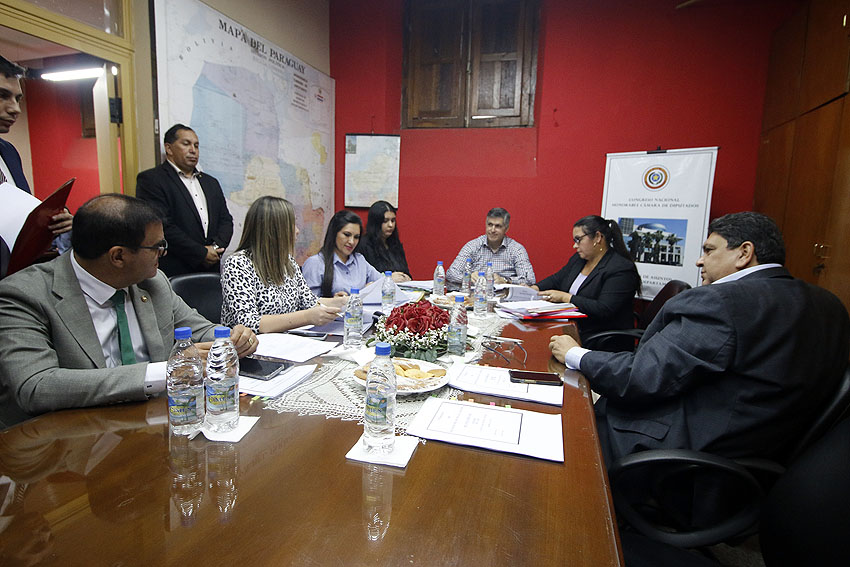 Presidente de Diputados ratifica compromiso con la educación durante jornada gubernamental en Cordillera