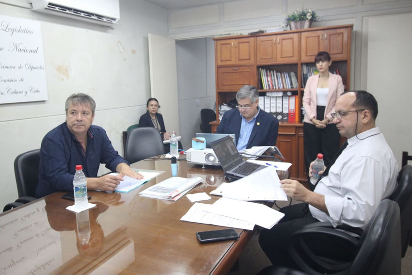 Presidente de Diputados ratifica compromiso con la educación durante jornada gubernamental en Cordillera