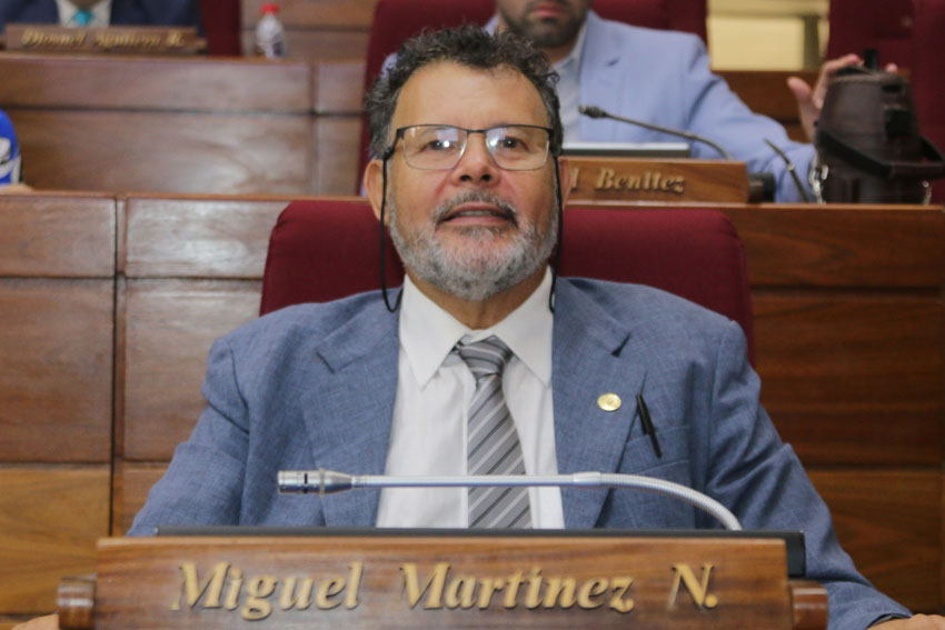 Presidente de Diputados ratifica compromiso con la educación durante jornada gubernamental en Cordillera
